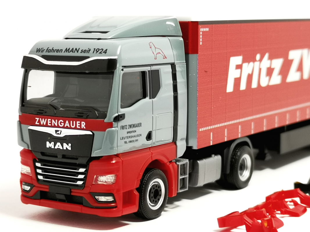 Preview: 319911 MAN TGX GM Gardinenplanen-Sattelzug "Zwengauer" Herpa
