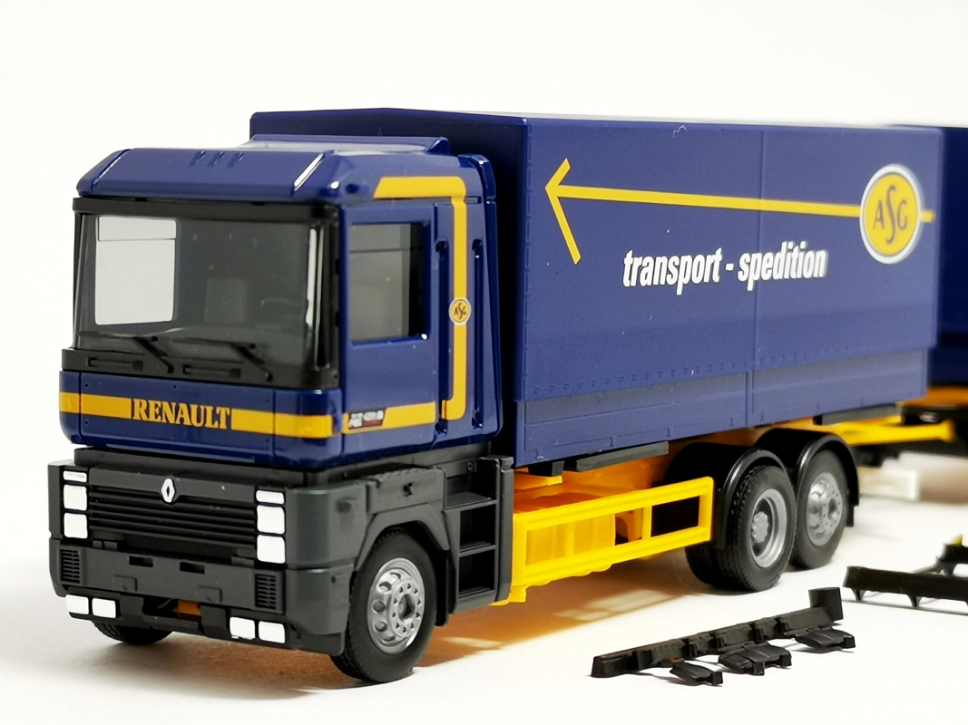 Preview: 320160 Renault AE Wechselpritschen/planen-Hängerzug "ASG" (Schweden) Herpa