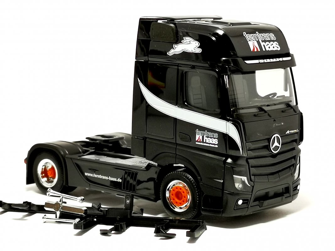 Mb Actros L 18 Gigaspace Zugmaschine "Ferntrans Haas/weltweit" Herpa