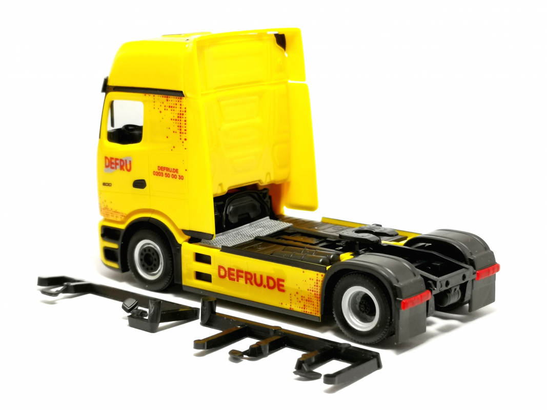 Preview: Mb eActros 600 Gigaspace Zugmaschine "DEFRU" Herpa - SALE