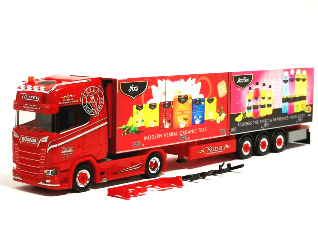 943895 Scania CS 20 Hochdach Kühlkoffer-Sattelzug "Rüter/Yogi" Herpa