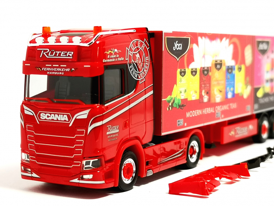 Preview: 943895 Scania CS 20 Hochdach Kühlkoffer-Sattelzug "Rüter/Yogi" Herpa