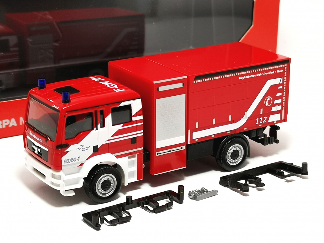 098861 MAN TGM Mehrzweckgerätewagen (MzGW) "Fraport" Herpa