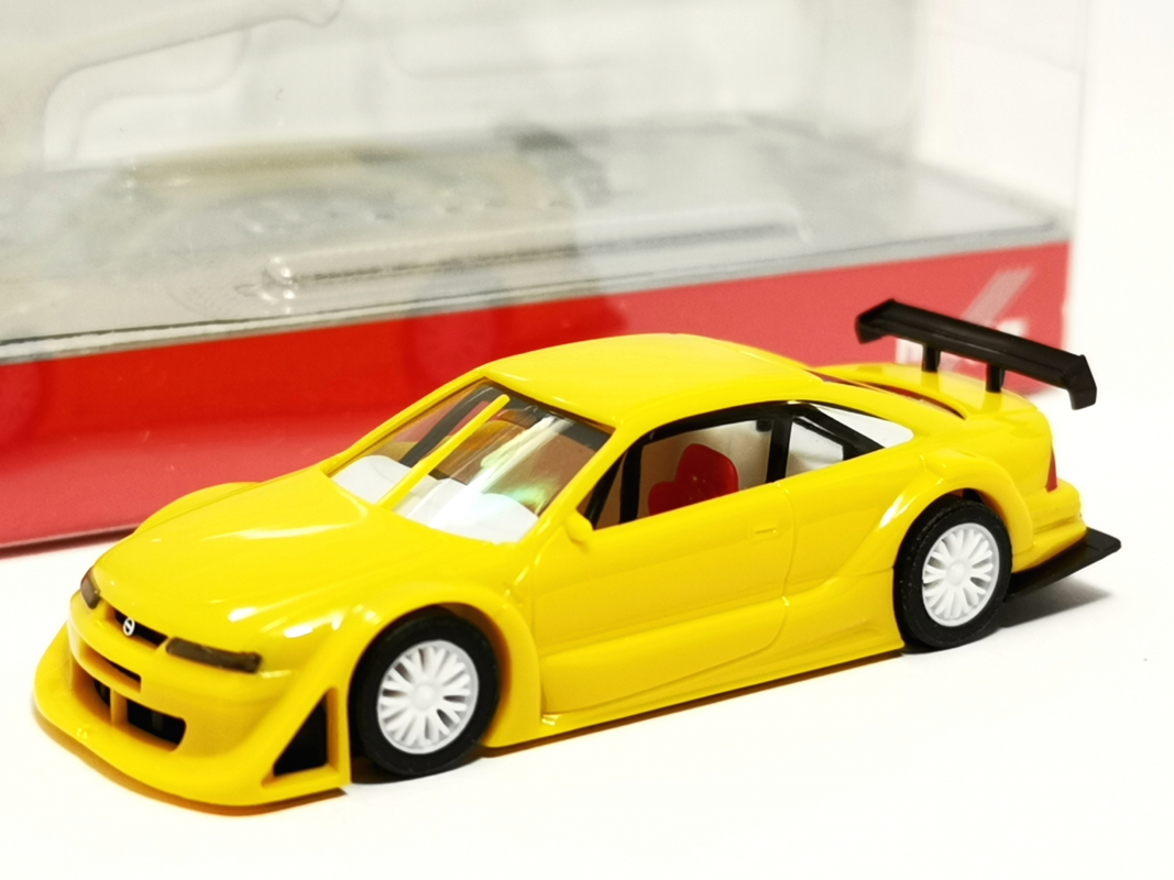 022101-002 Opel Calibra Phase IV, solargelb Herpa