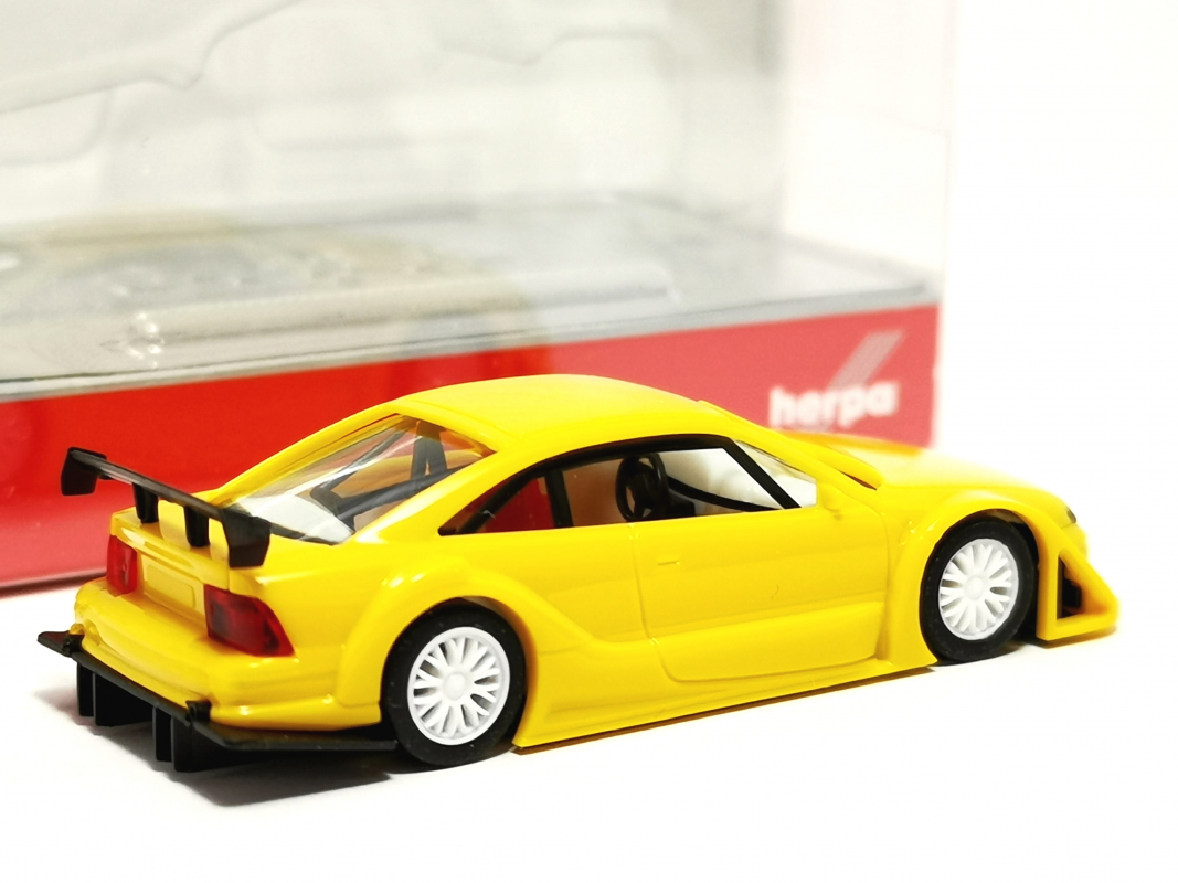Preview: 022101-002 Opel Calibra Phase IV, solargelb Herpa