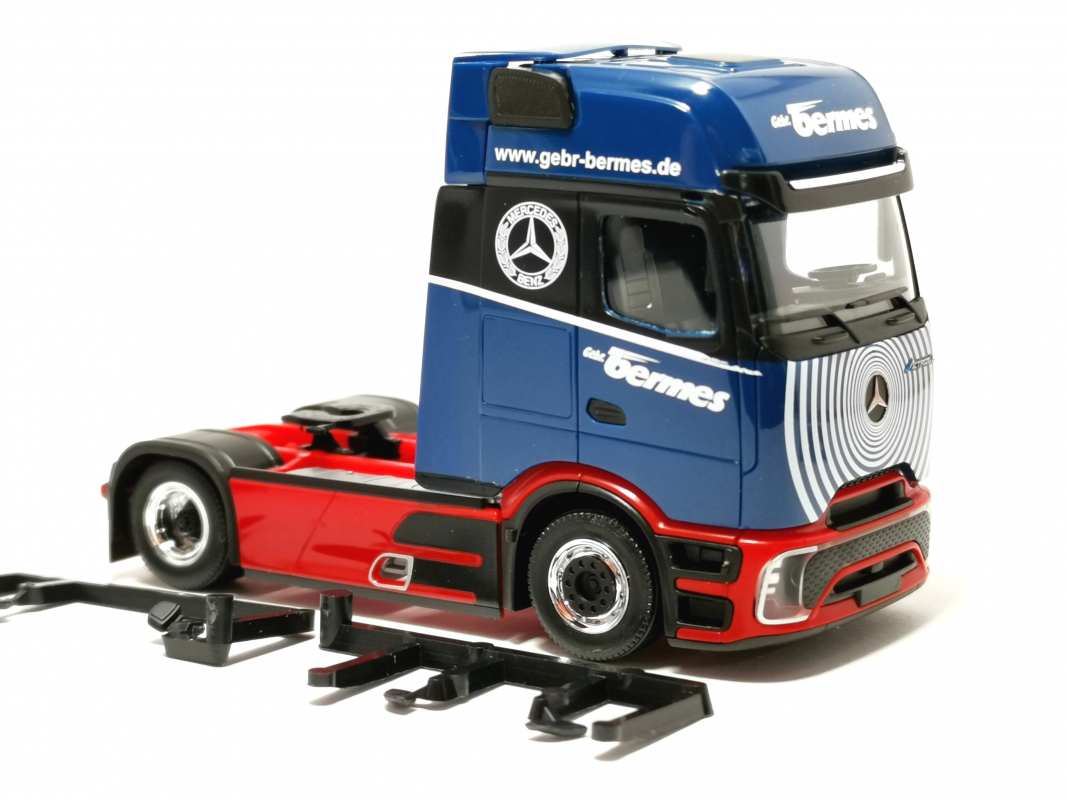 Mb Actros L ProCabin Gigaspace Zugmaschine "Bermes" Herpa