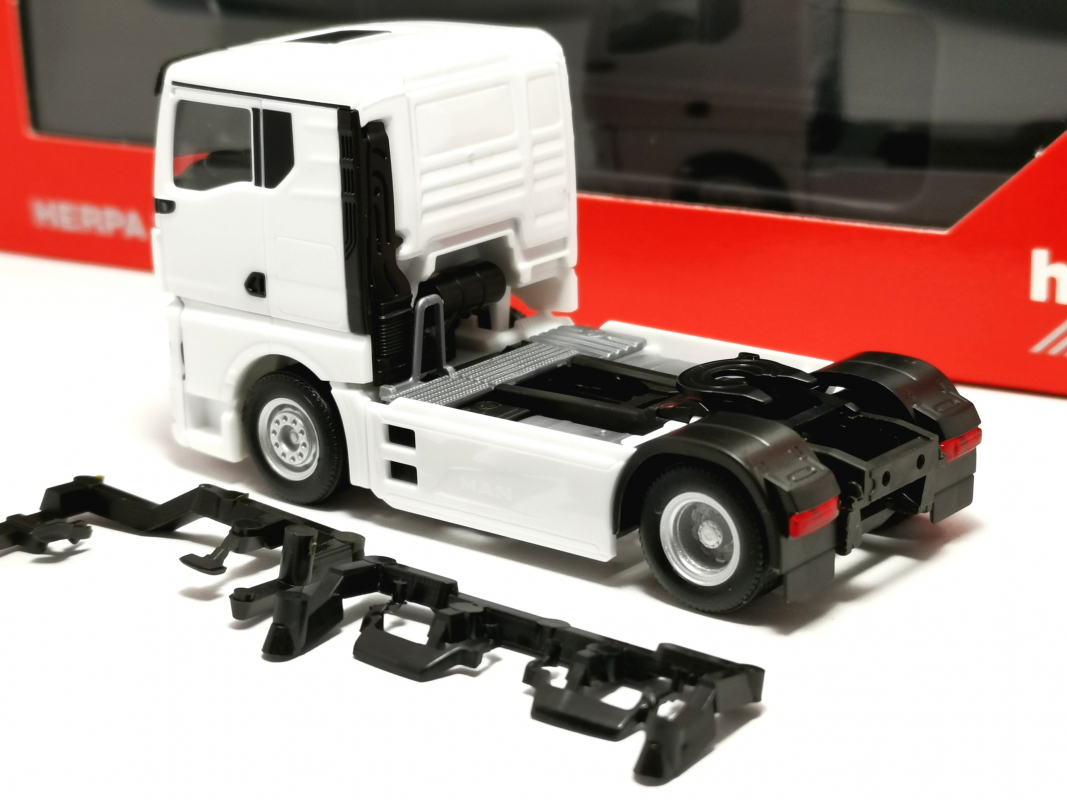 Preview: 320535 MAN TGX GN Zugmaschine 2achs, weiß Herpa