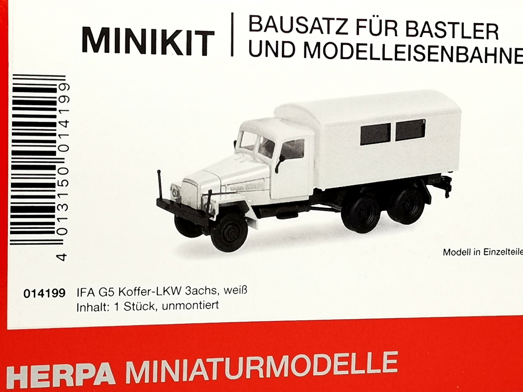 014199 IFA G5 Koffer-LKW mit Fenstern 3achs, weiß Herpa