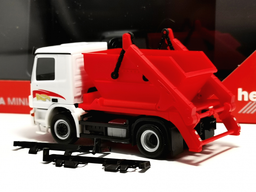 Preview: 319935 Mercedes-Benz Actros M 08 Meiller Absetzkipper AK12 "Circus Charles Knie" Herpa