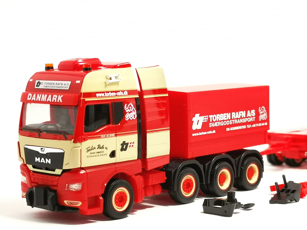 Preview: 960991 MAN TGX GX mit Tiefladeanhänger und MAN TGE Kasten Hochdach "Torben Rafn" Herpa