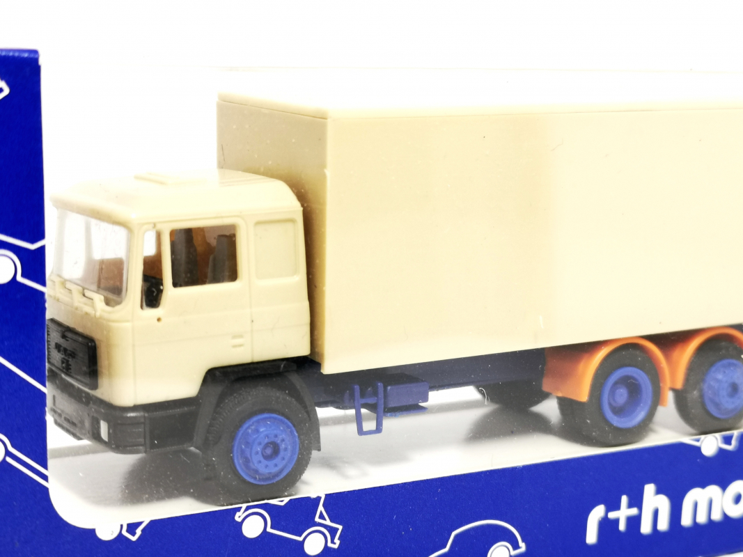 Preview: MAN F90 3-achs Koffer-Hängerzug unbedruckt, beige r+H Modellauto 1:87 R3