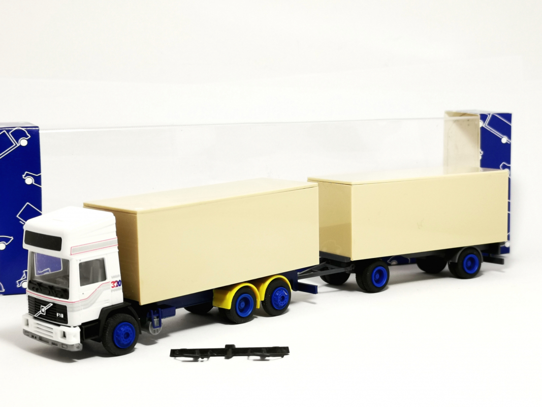 Volvo F10 3-achs Koffer-Hängerzug unbedruckt, weiß/beige r+H Modellauto 1:87 R5
