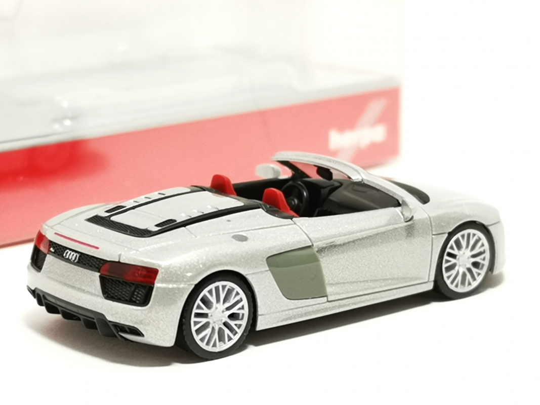 Preview: 038690-002 Audi R8 V10 Spyder, eissilber Herpa