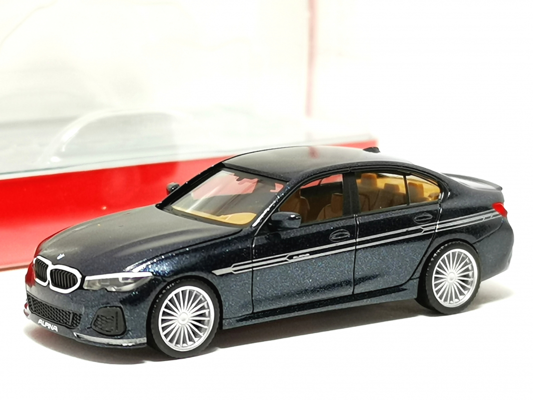 430890-002 BMW Alpina B3 Limousine, arctic race blue Herpa
