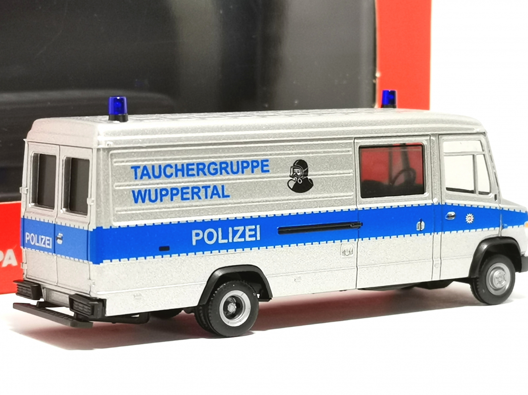 Preview: 098823 Mercedes-Benz T2 Vario Kasten "Polizei Tauchergruppe Wuppertal" Herpa
