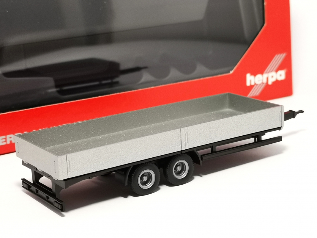 Preview: 076920-002 Tieflade-Tandemanhänger 2achs, silber Herpa