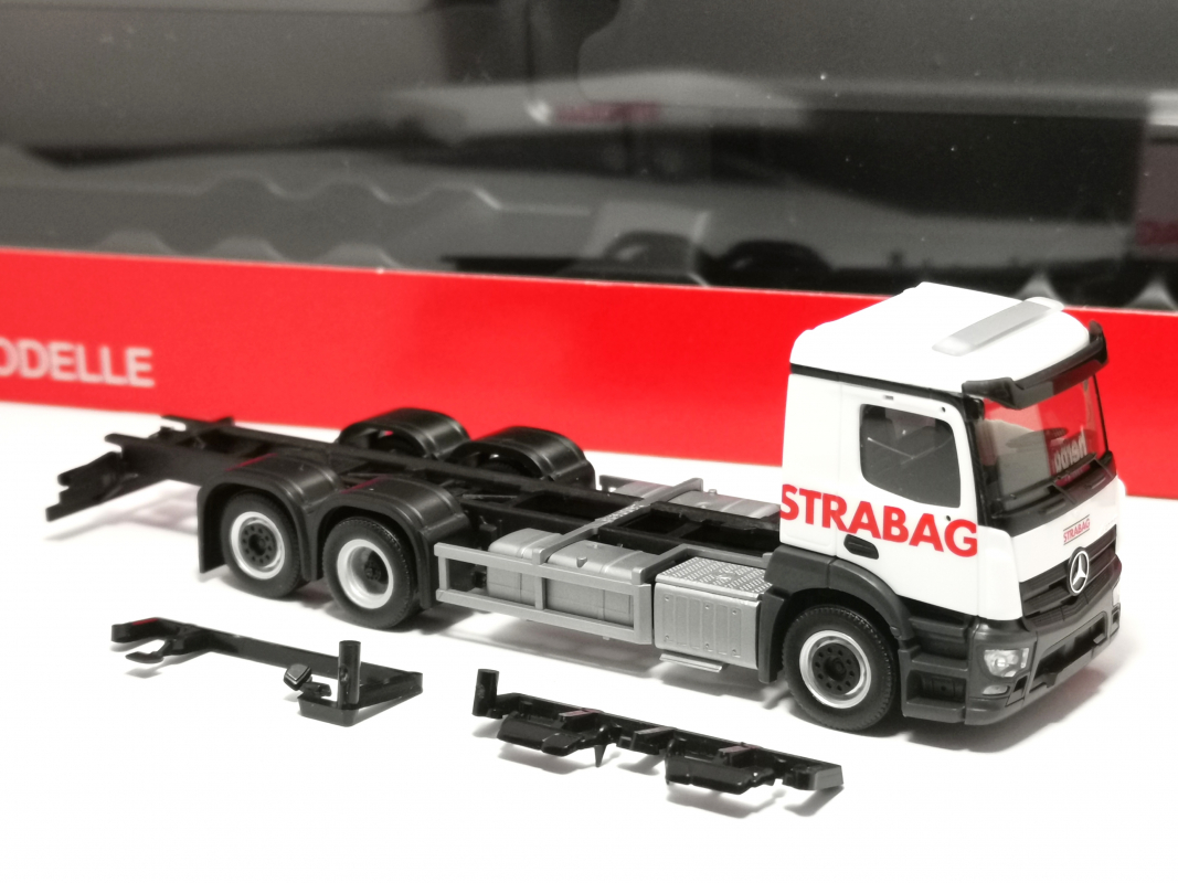 Mercedes-Benz Actros M 3a Lkw "STRABAG" Herpa