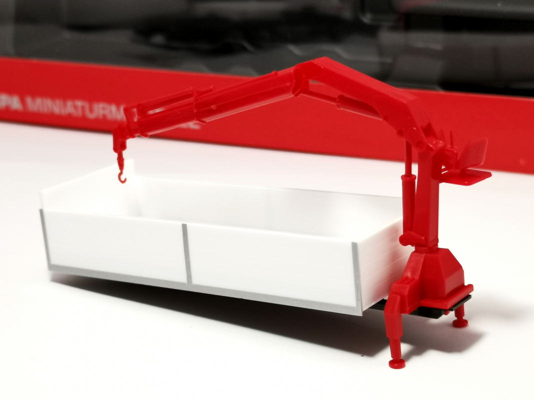 Pritsche + Ladekran, weiß/rot Herpa 665