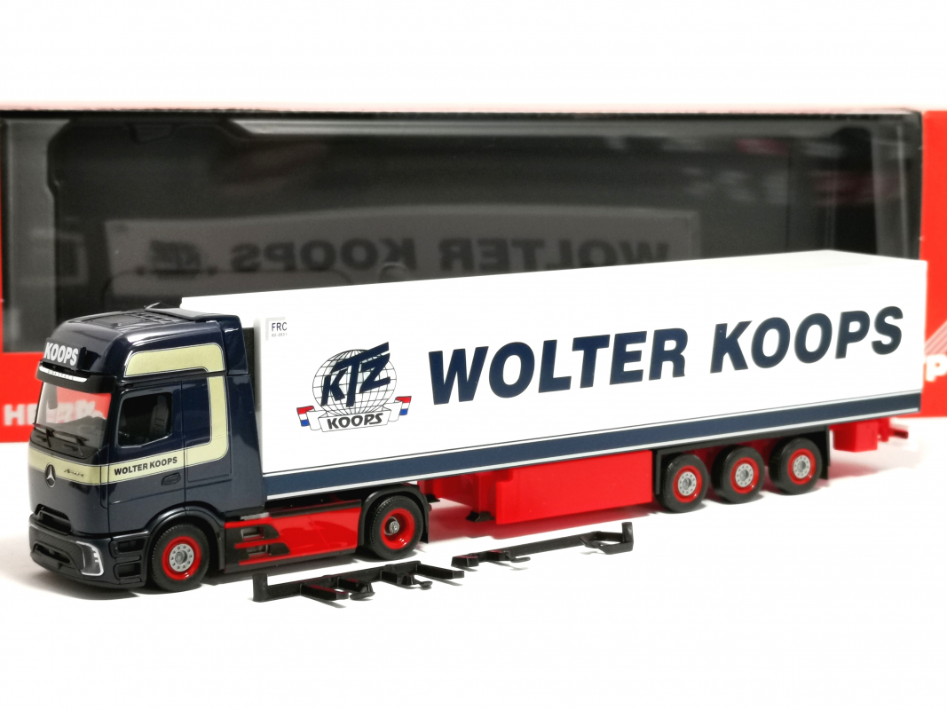 319966 Mercedes-Benz Actros L ProCabin Gigaspace Kühlkoffer-Sattelzug "Wolter Koops" (NL) Herpa
