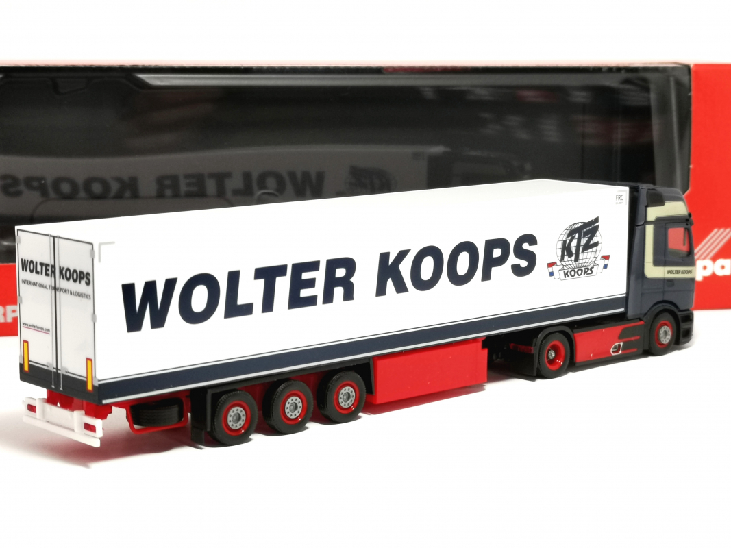 Preview: 319966 Mercedes-Benz Actros L ProCabin Gigaspace Kühlkoffer-Sattelzug "Wolter Koops" (NL) Herpa