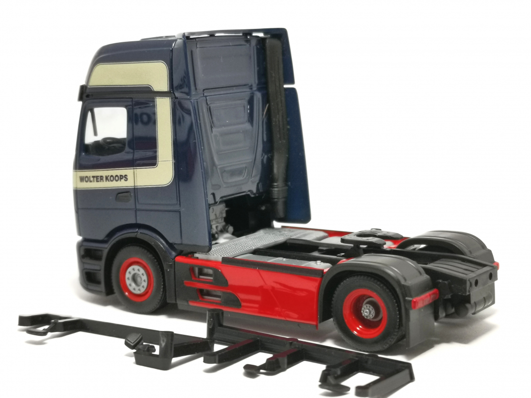 Preview: Mb Actros L ProCabin Gigaspace Zugmaschine "Wolter Koops" Herpa