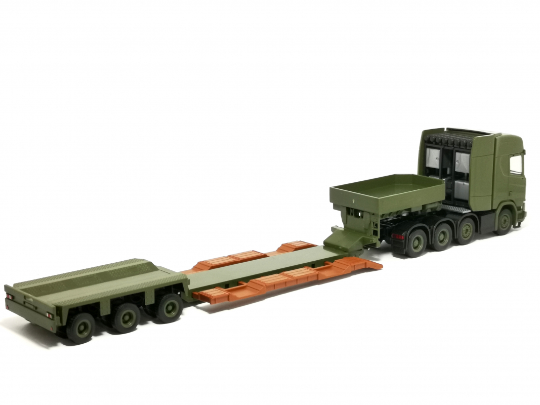 747259 Scania CR 20 HD Tieflade-Sattelzug "Danish Army" (DK) Herpa