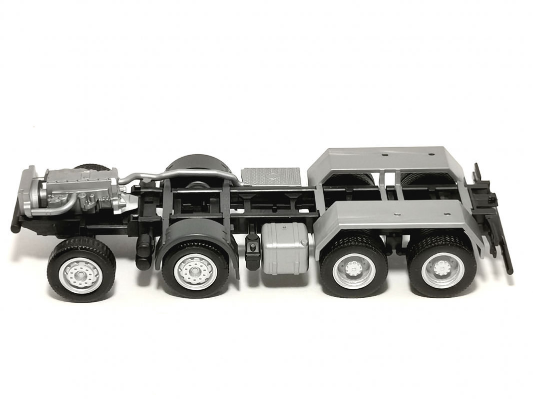 Preview: Fahrgestell Mercedes-Benz 4-achs für Betonmischer Herpa 133