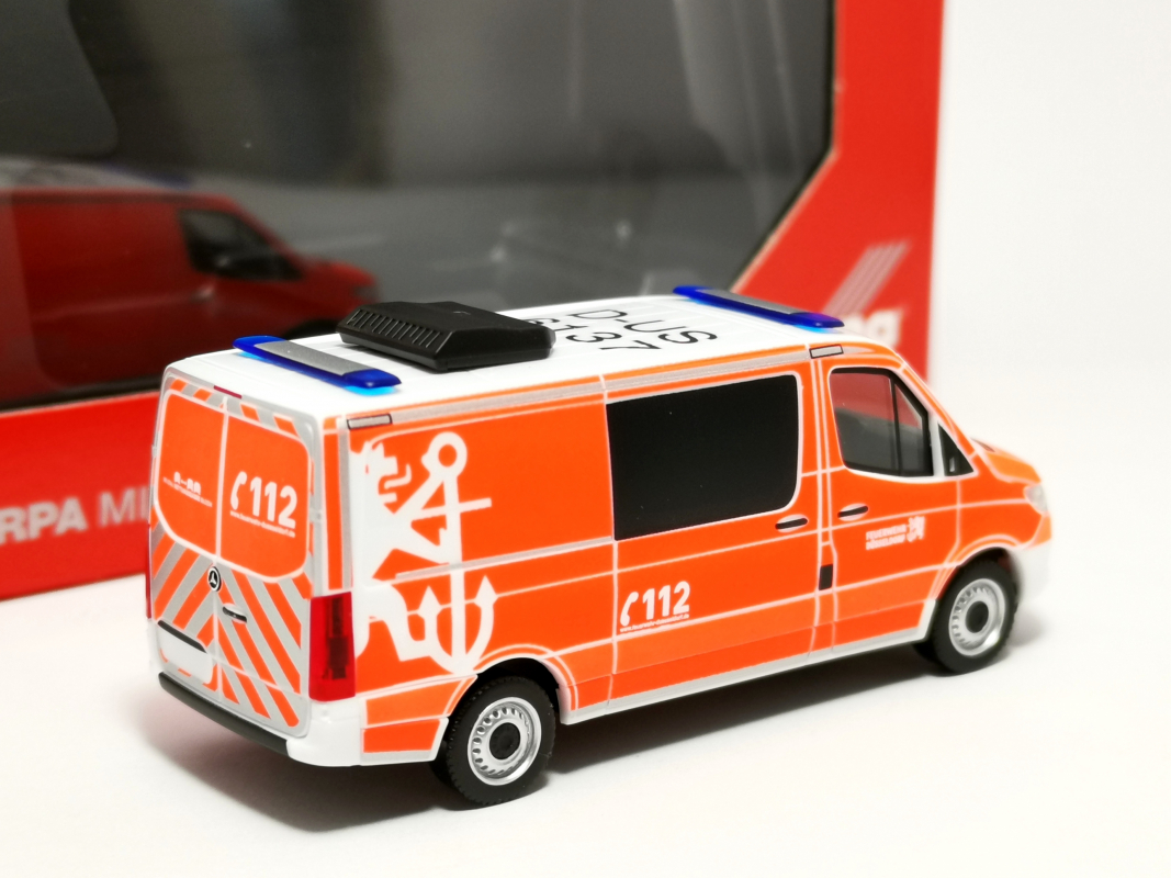 Preview: 099028 Mb '18 Halbbus Flachdach "Feuerwehr Düsseldorf" Herpa