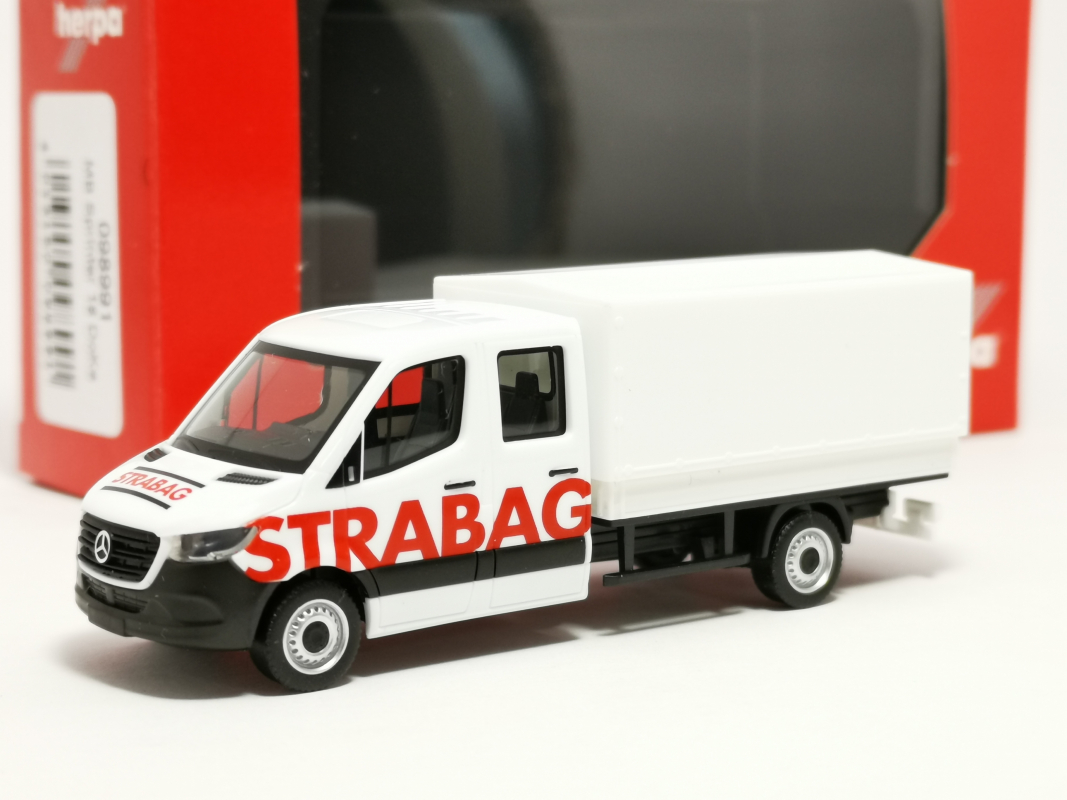 098991 Mercedes-Benz Sprinter '18 Doppelkabine Pritsche/Plane "STRABAG" Herpa