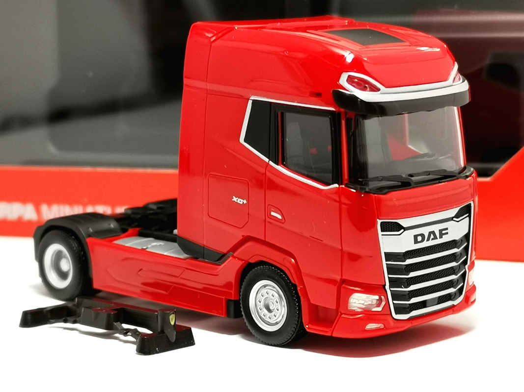 320917 DAF XG+ facelift Zugmaschine 2achs, rot Herpa