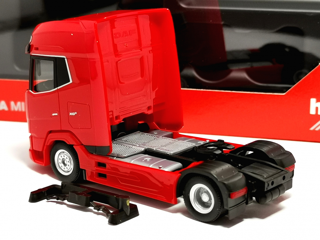 320917 DAF XG+ facelift Zugmaschine 2achs, rot Herpa