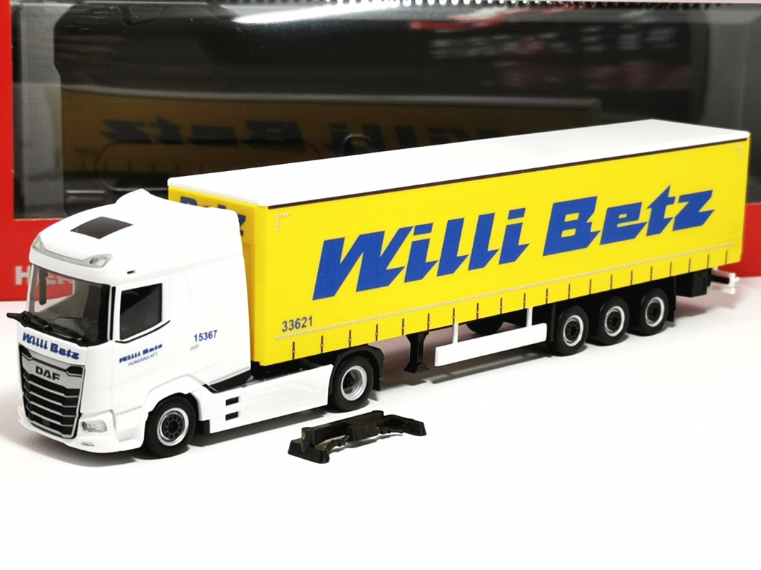 320290 DAF XG facelift Gardinenplanen-Sattelzug "Willi Betz" Herpa