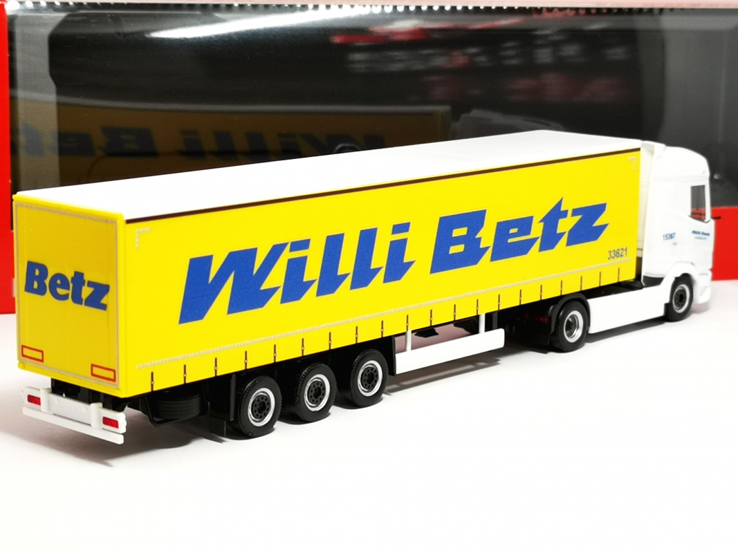 Preview: 320290 DAF XG facelift Gardinenplanen-Sattelzug "Willi Betz" Herpa