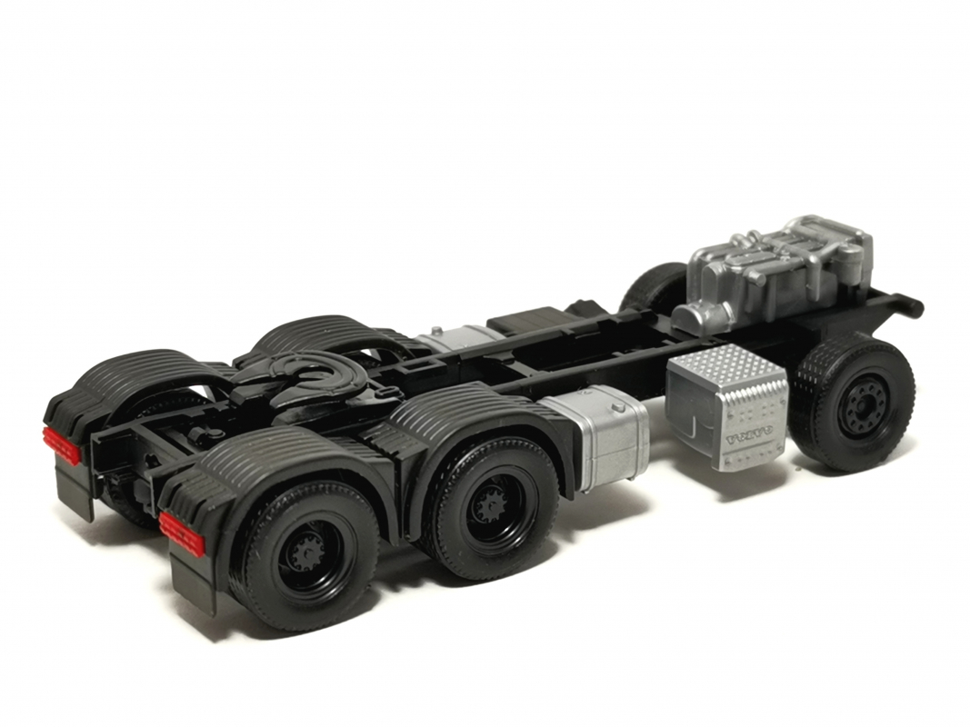 Fahrgestell Volvo 3achs, schwarz Herpa 624