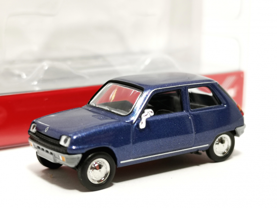 034456-002 Renault R5, blaumetallic Herpa