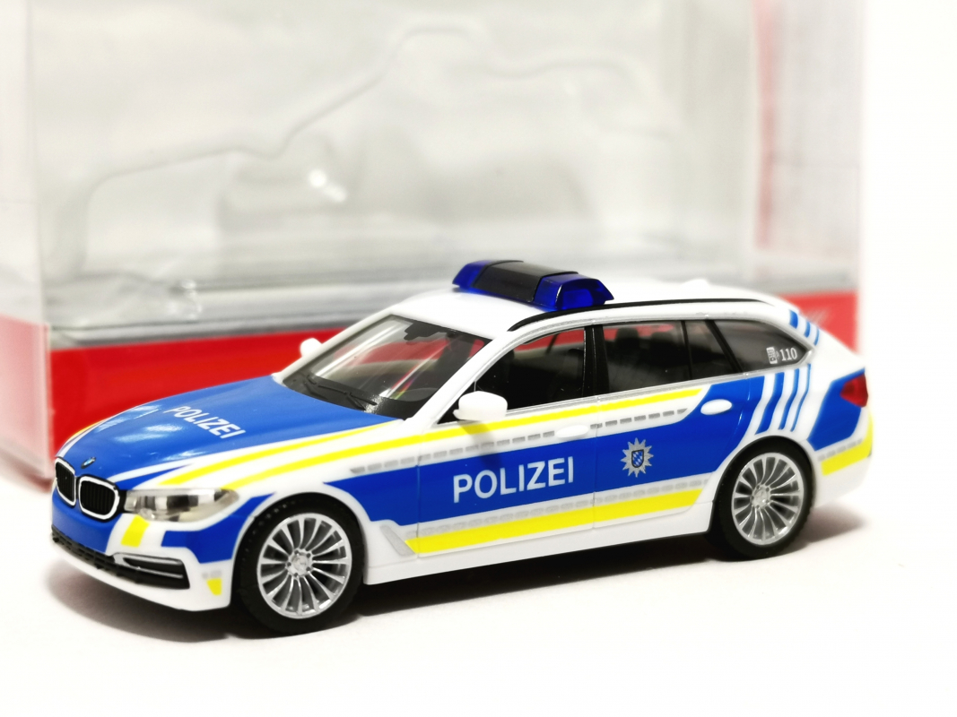 098878 BMW 5er Touring (G31) "Polizei Bayern" Herpa