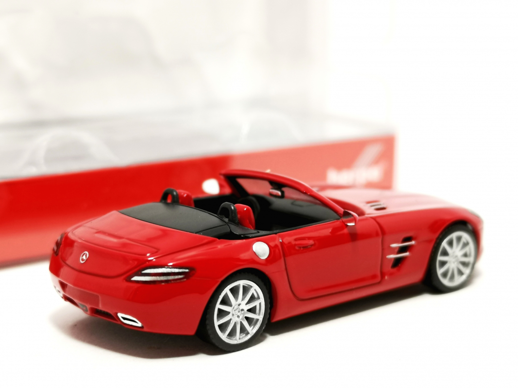 024853-002 Mercedes-Benz SLS AMG Roadster, Feueropal Herpa