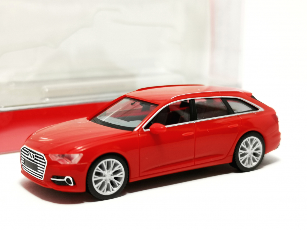 420303-003 Audi A6 Avant, rot Herpa