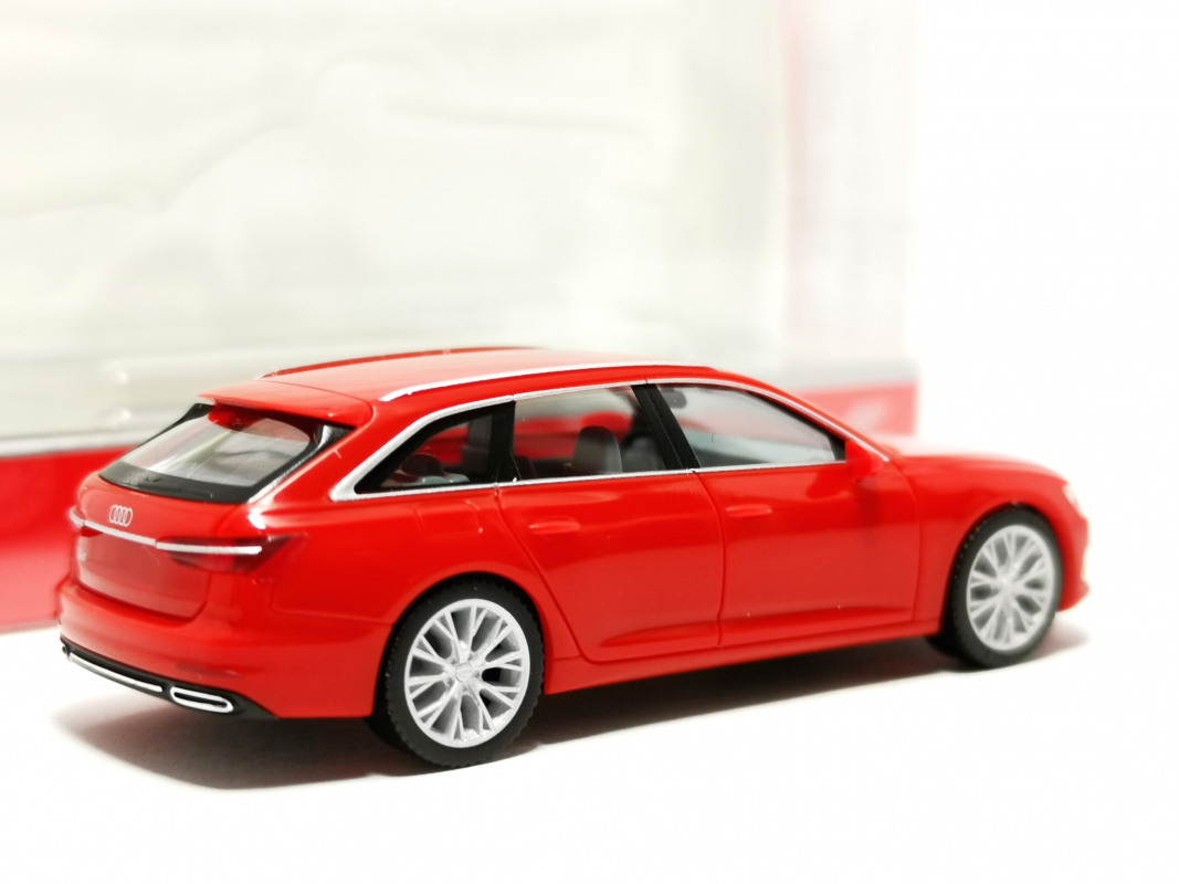 Preview: 420303-003 Audi A6 Avant, rot Herpa