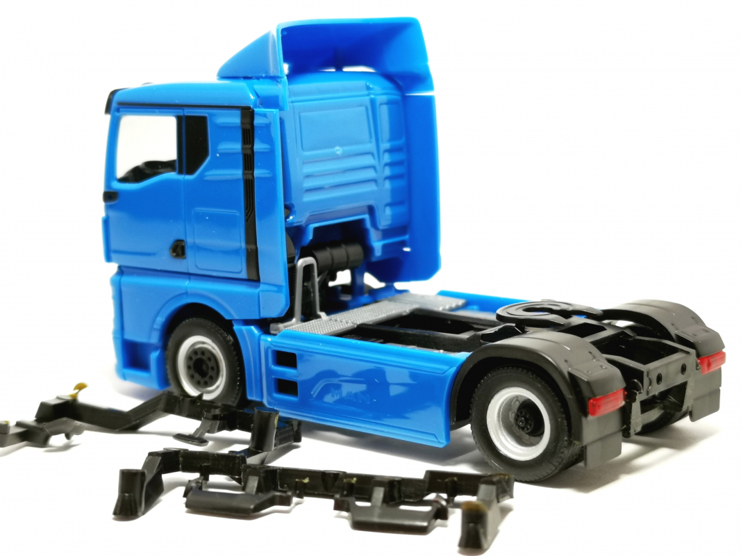 Preview: 318709 MAN TGX GN Zugmaschine 2achs, hellblau Herpa