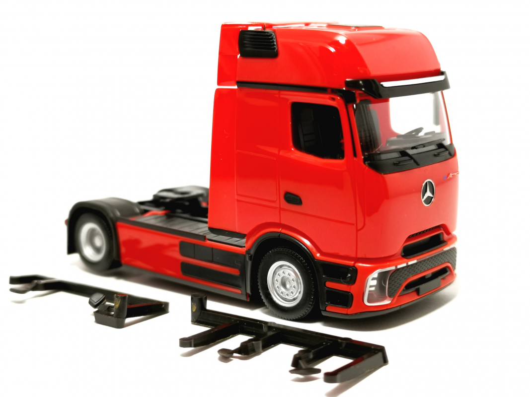 319447-002 Mercedes-Benz eActros 600 Procabin Gigaspace Zugmaschine 2achs, verkehrsrot Herpa