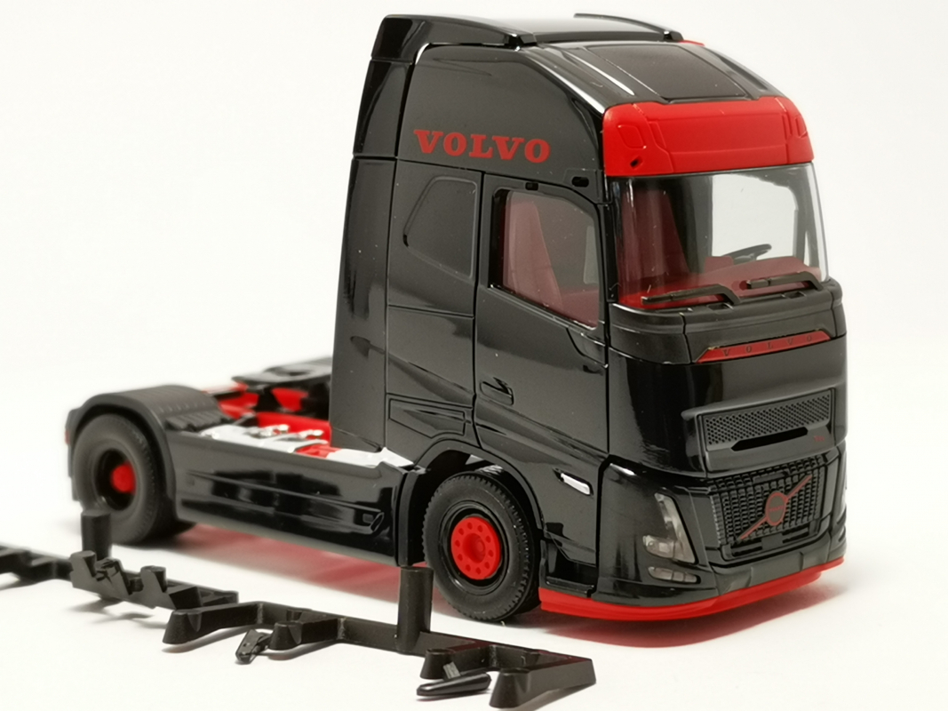 962292 Volvo FH Aero GL. XL. Zugmaschine "Sommerfest 2026" Herpa