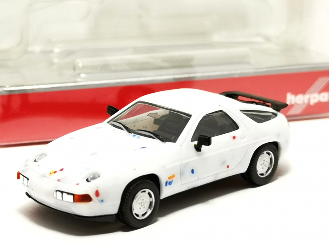 962278 Porsche 928 mit Farbflecken - Sommerfest 2026 - Herpa
