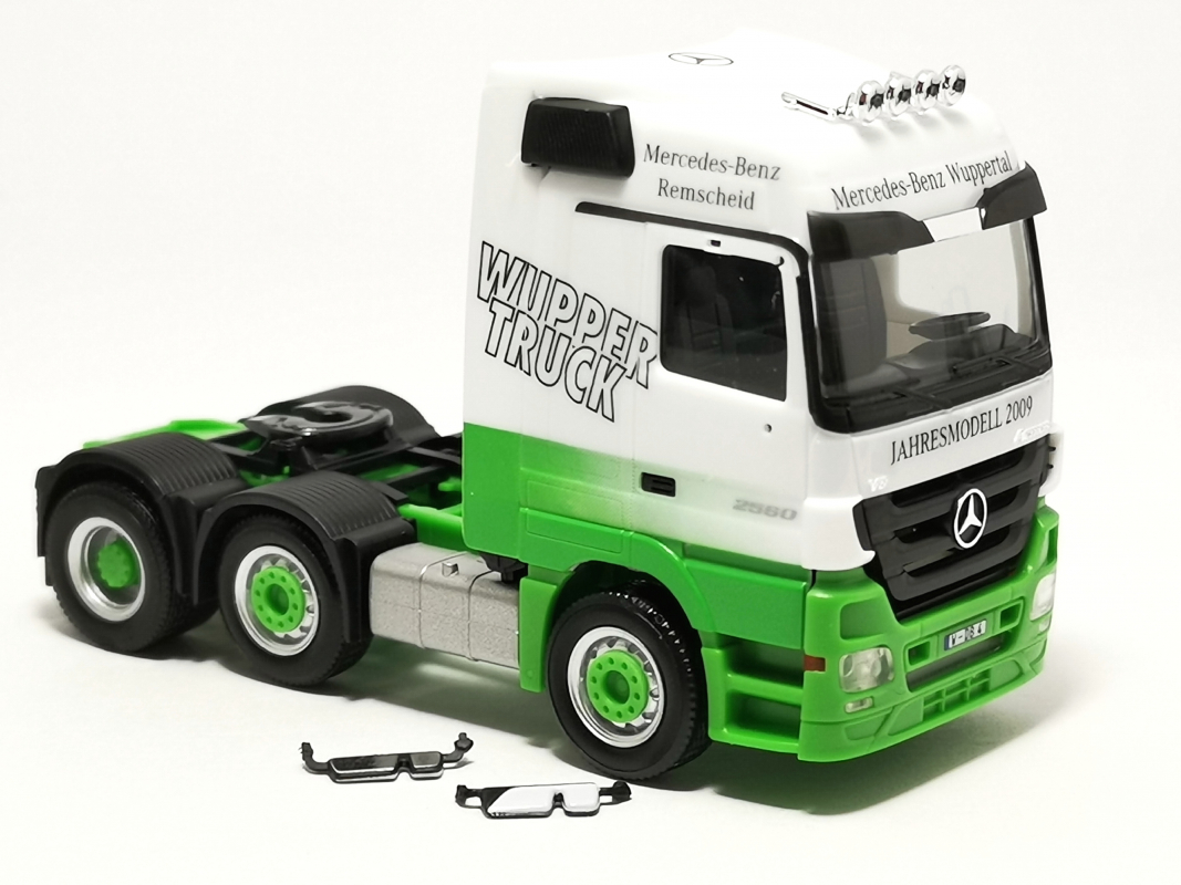 Preview: Mb Actros LH Zugmaschine grün "Wupper Truck" Herpa 2009