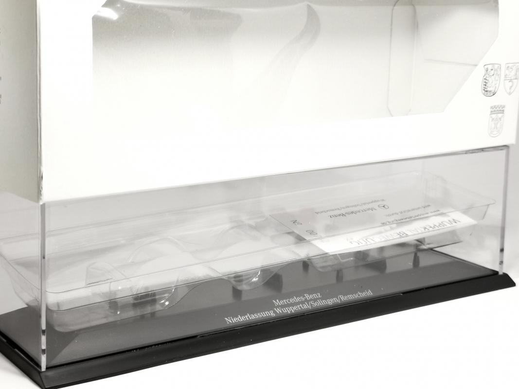 PC Vitrine für Actros mit Glastransporter Auflieger Herpa 2009