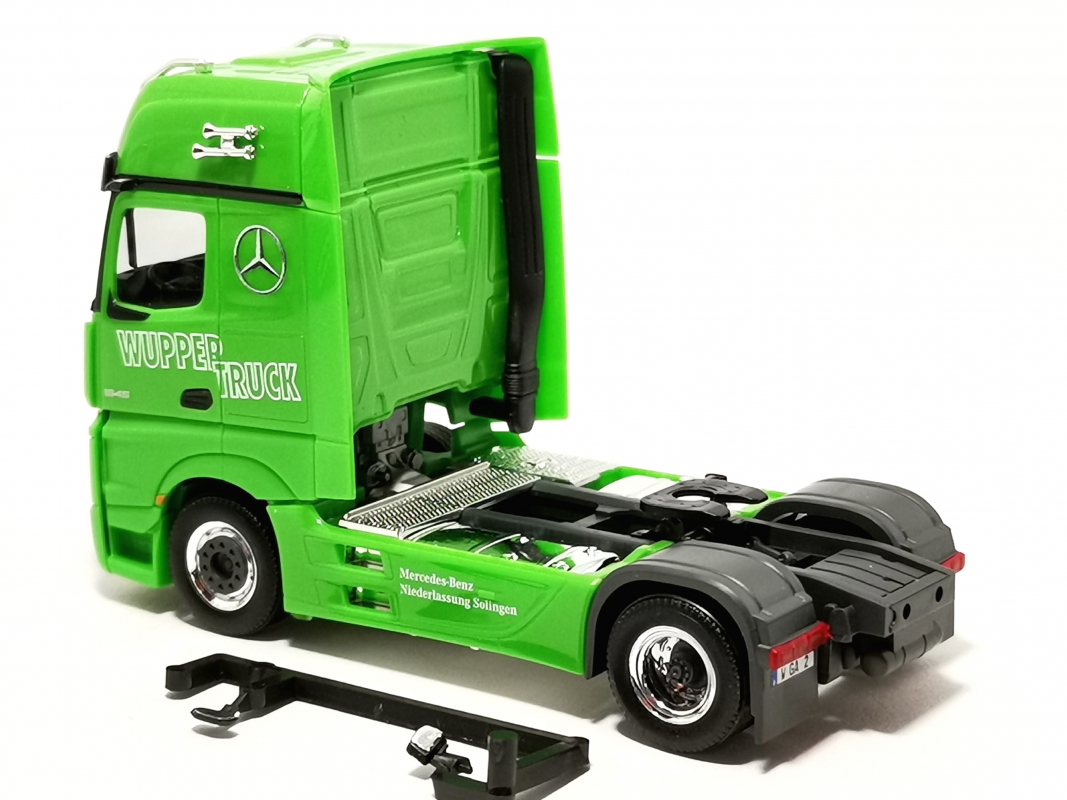 Preview: Mb Actros´18 Zugmaschine "Tierpark Fauna" Herpa 2021