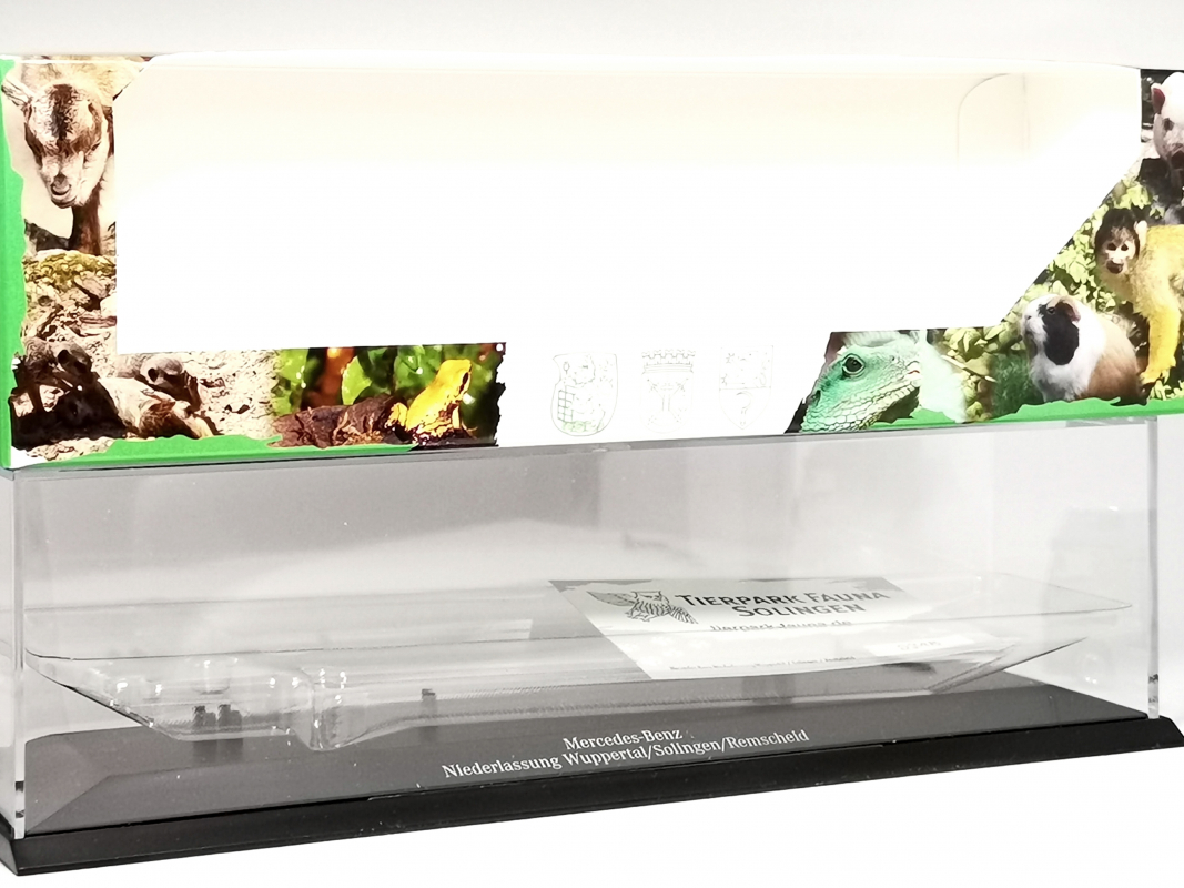 PC Vitrine für Actros Koffersattelzug Tierpark Herpa 2021