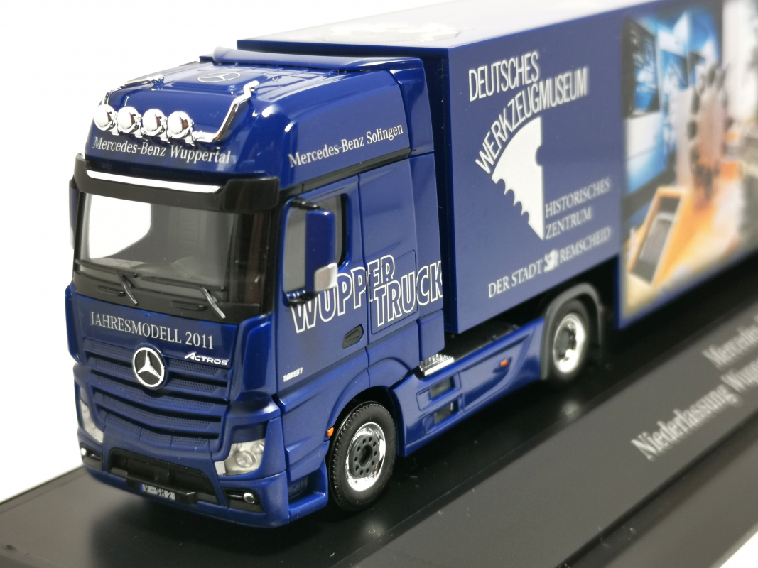 Preview: Mercedes-Benz Actros´11 Koffer Sattelzug "Deutsches Werkzeugmuseum" Herpa PC 2011