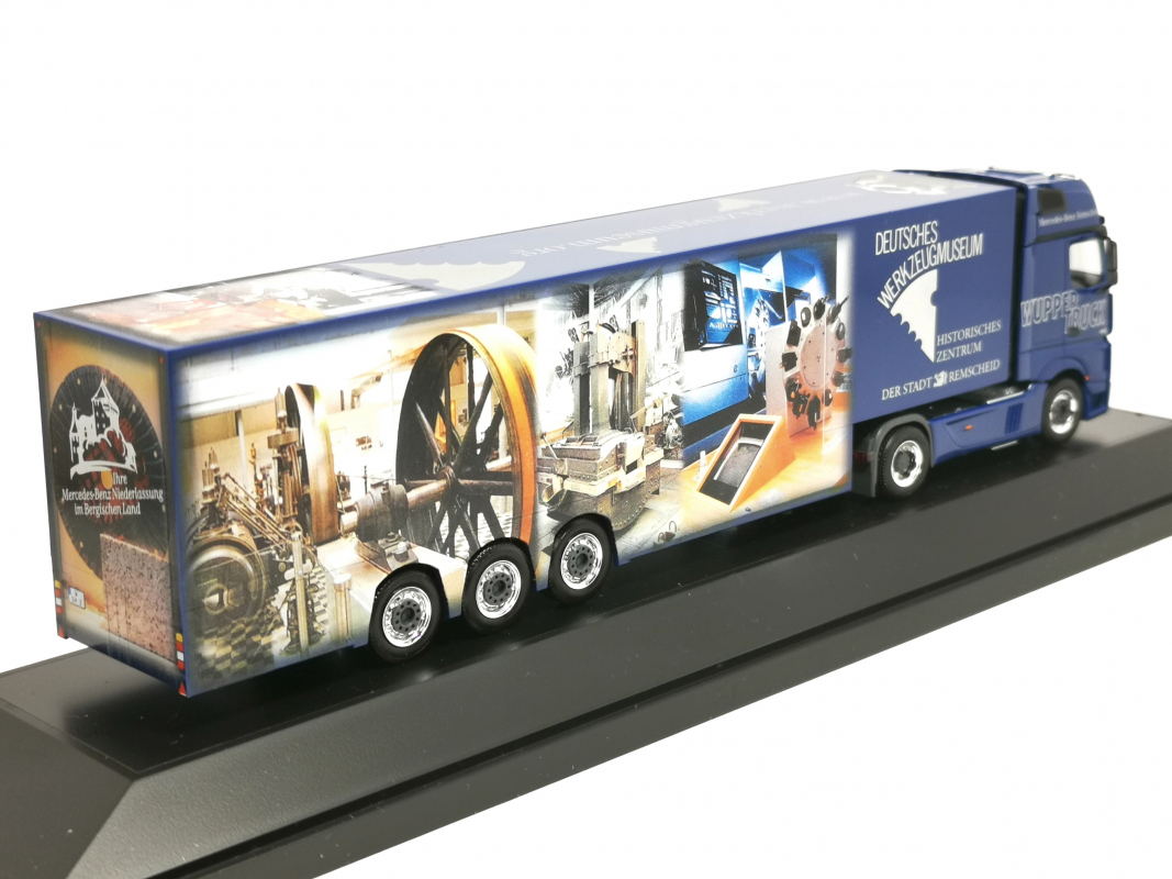 Preview: Mercedes-Benz Actros´11 Koffer Sattelzug "Deutsches Werkzeugmuseum" Herpa PC 2011