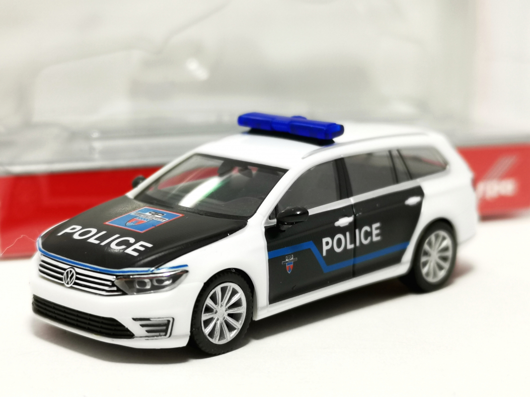 099097 VW Passat Variant GTE "Police Paris" (Frankreich/Paris) Herpa